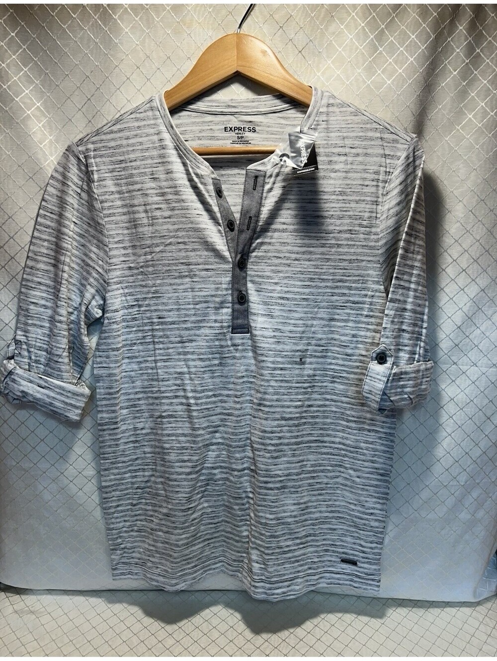 Express NWT white & gray space-dyed henley shirt Small